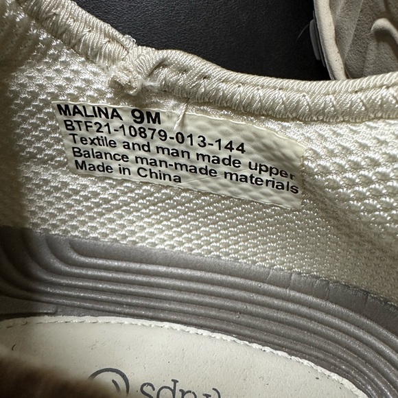 Baretraps MALINA Women's Casuals Cream/Light Grey Sz 9 Tennis Shoes #418 - Picture 4 of 8